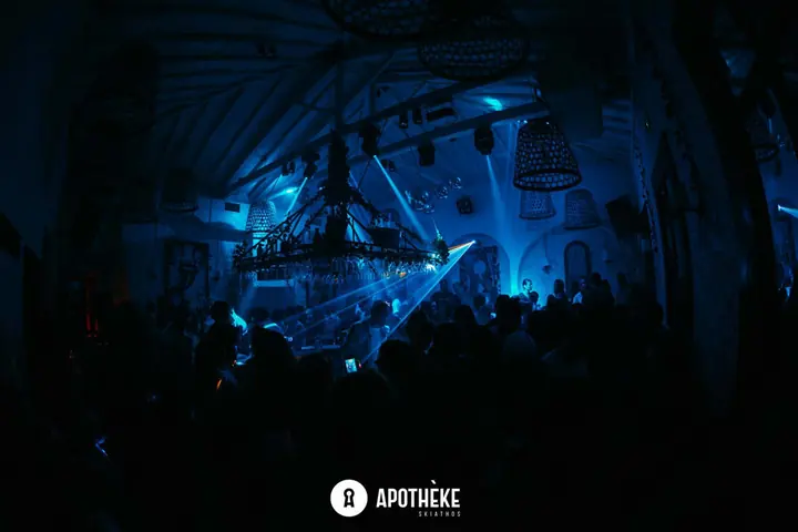 Μπλε φώτα πάνω από την πίστα